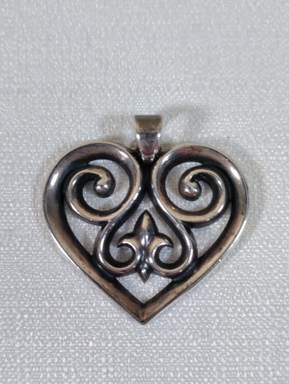 G400 James Avery Sterling Silver French Scroll Heart Pendant